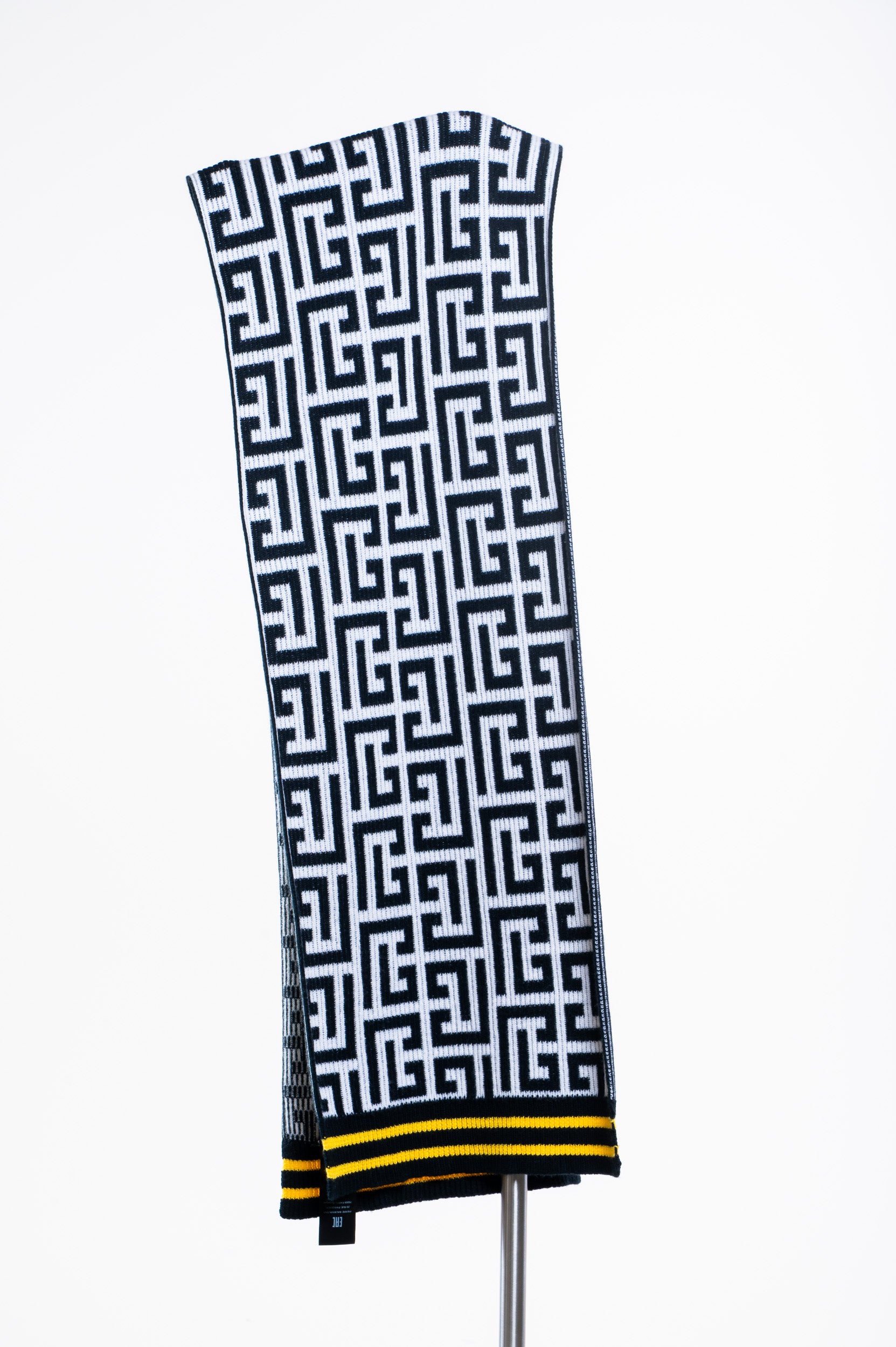 Black and White Jacquard Knit Scarf