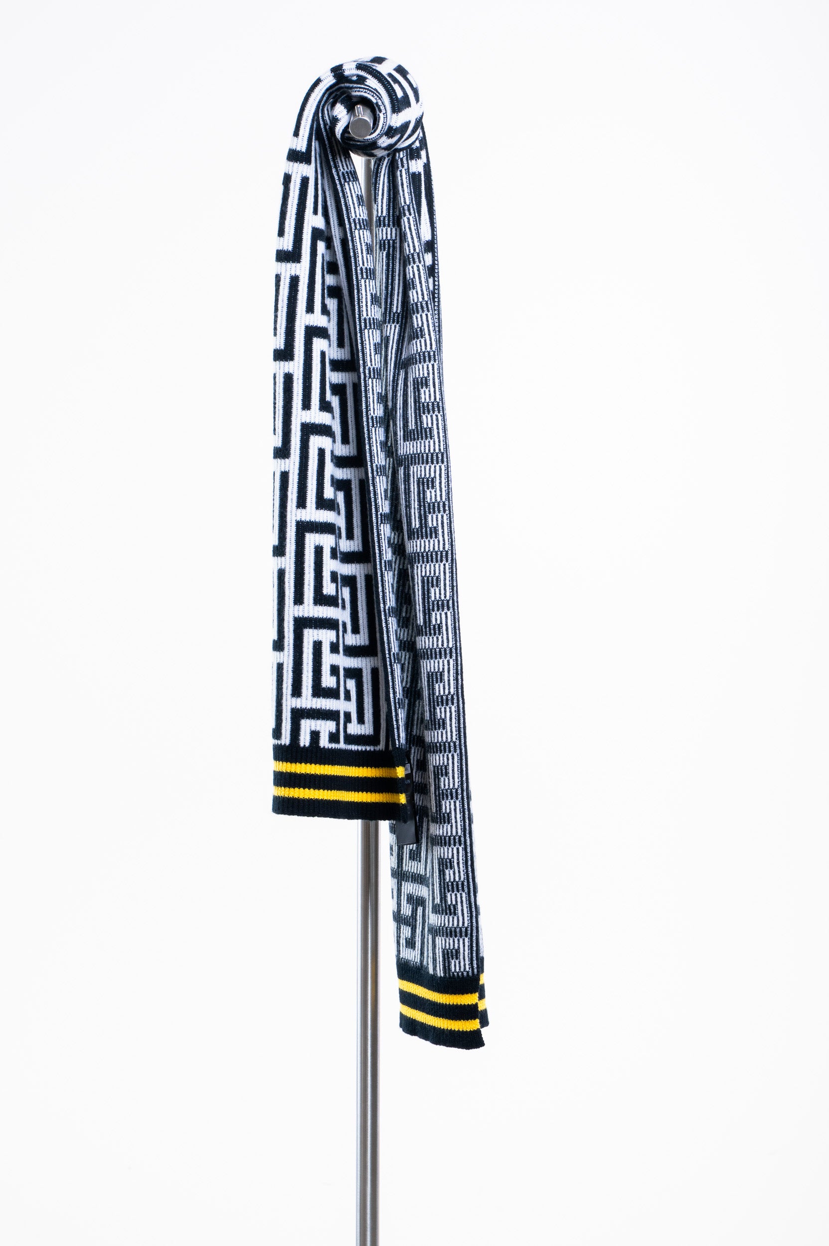 Black and White Jacquard Knit Scarf