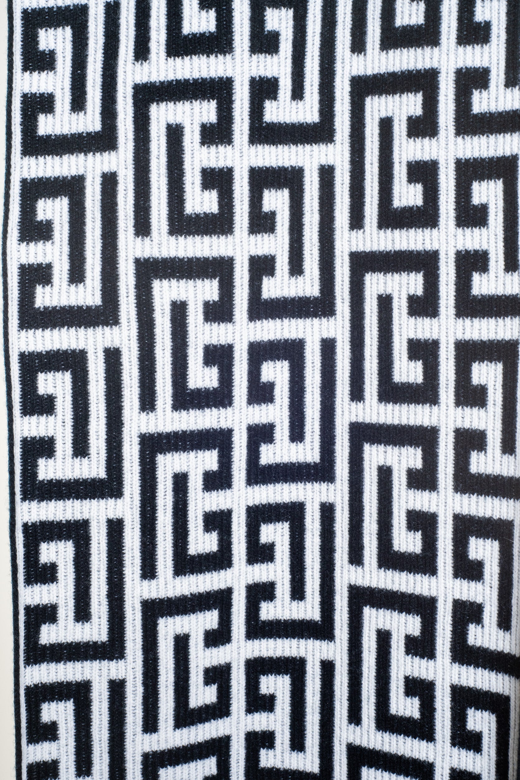 Black and White Jacquard Knit Scarf