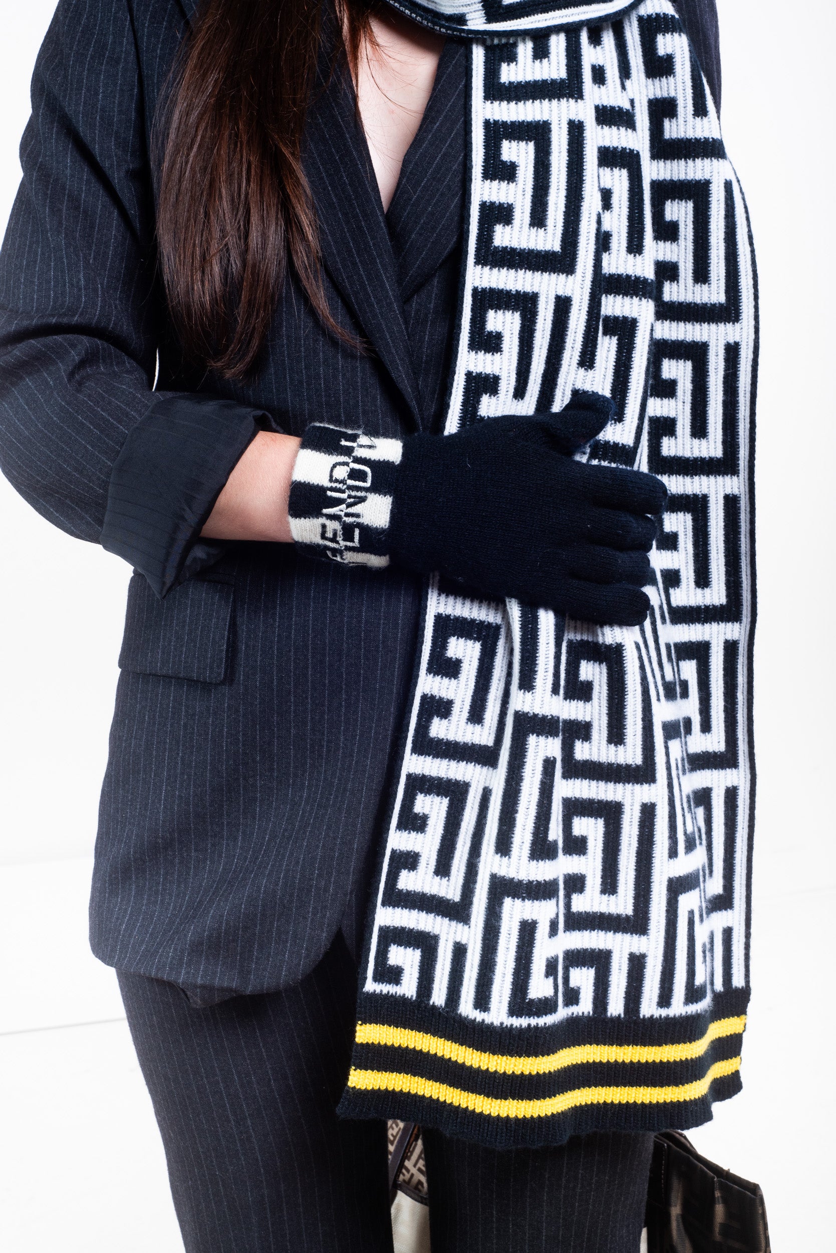 Black and White Jacquard Knit Scarf