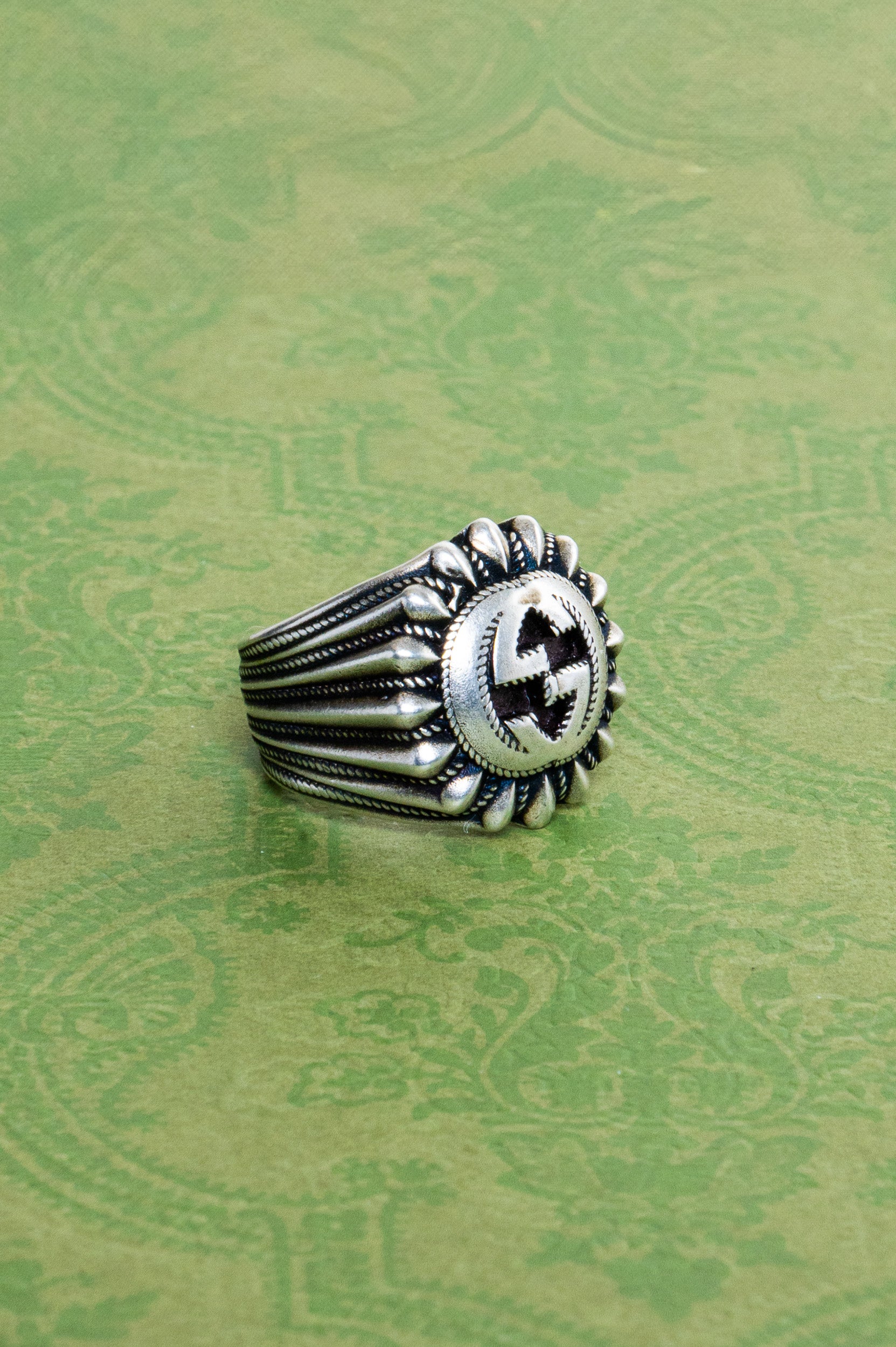 Interlocking G Signet Ring