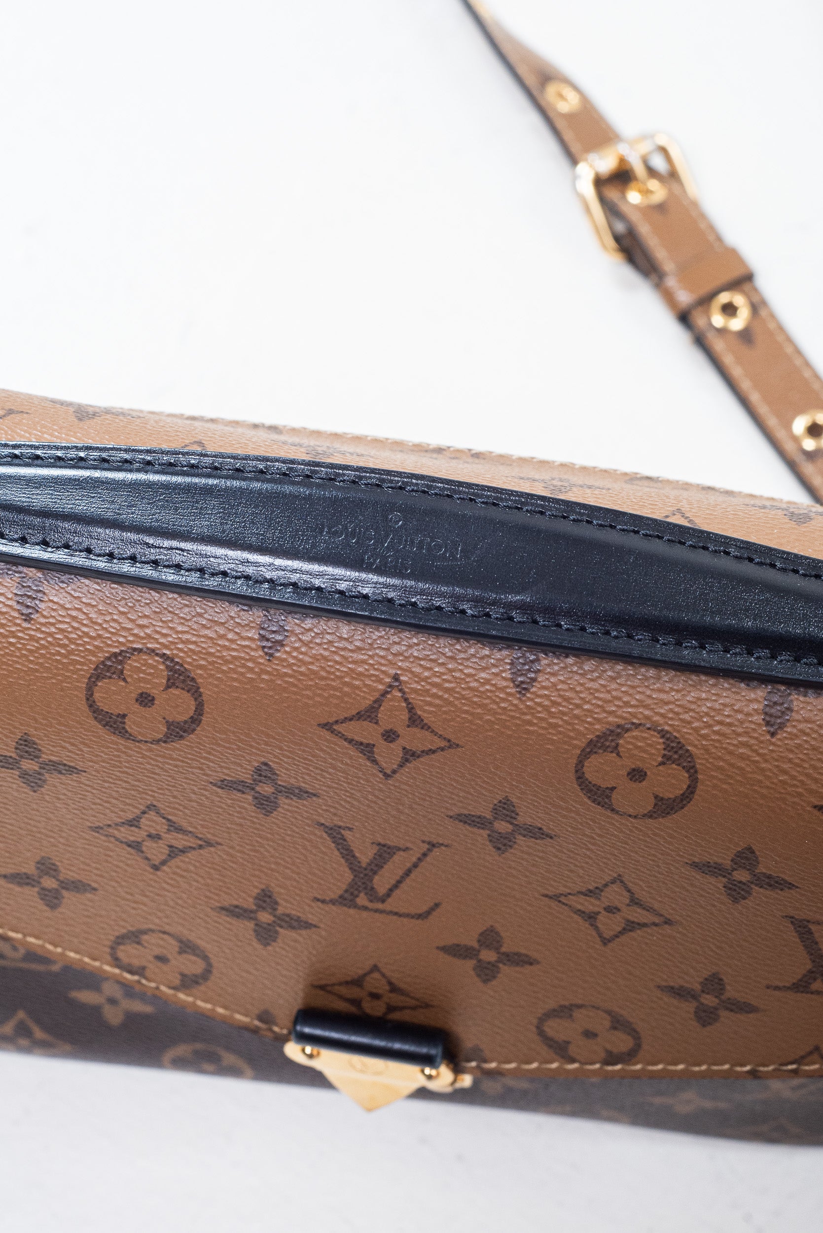 Pochette Metis Reverse Monogram