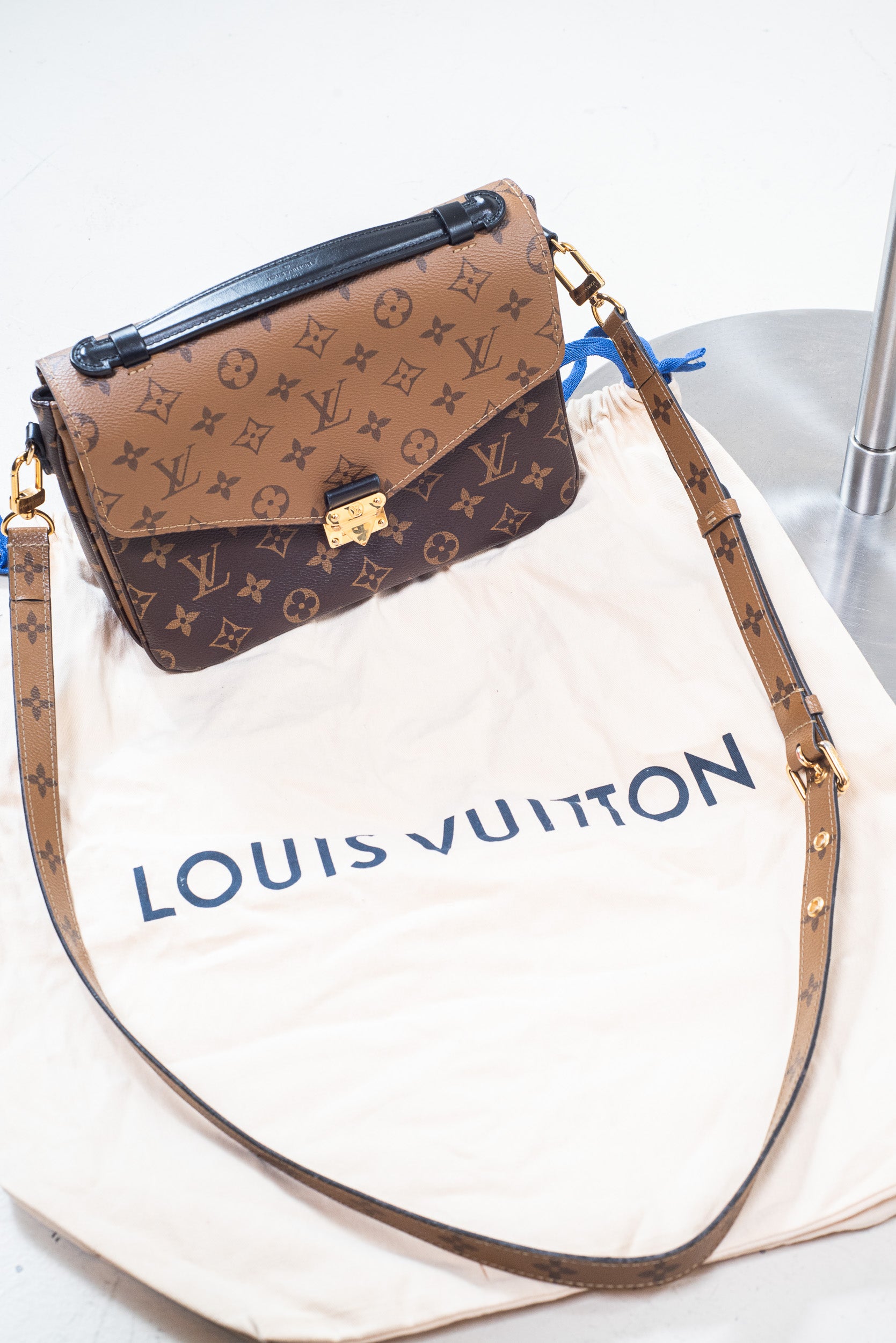 Pochette Metis Reverse Monogram