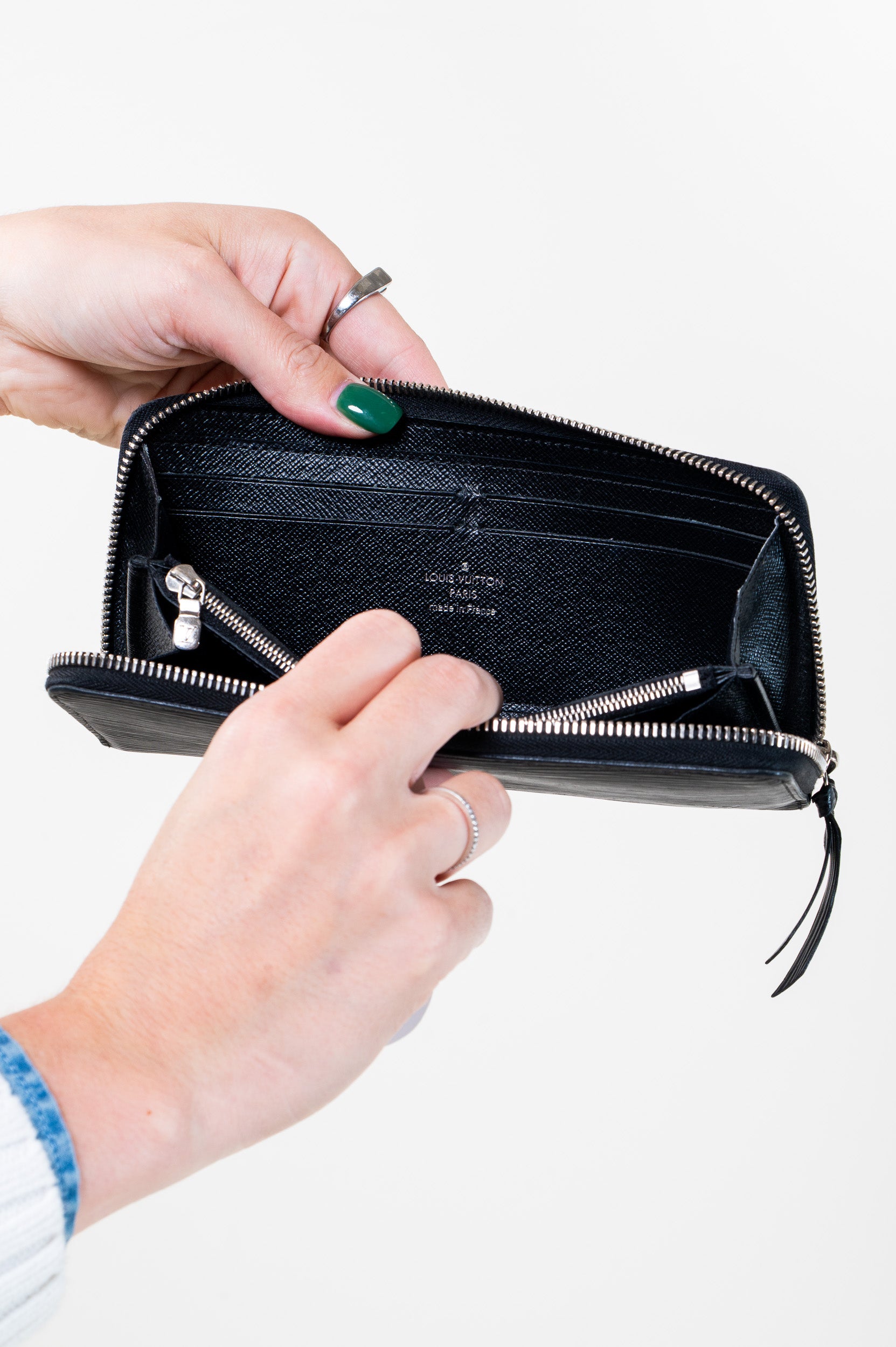 Inside view of Louis Vuitton Epi Leather Long Zippy Wallet